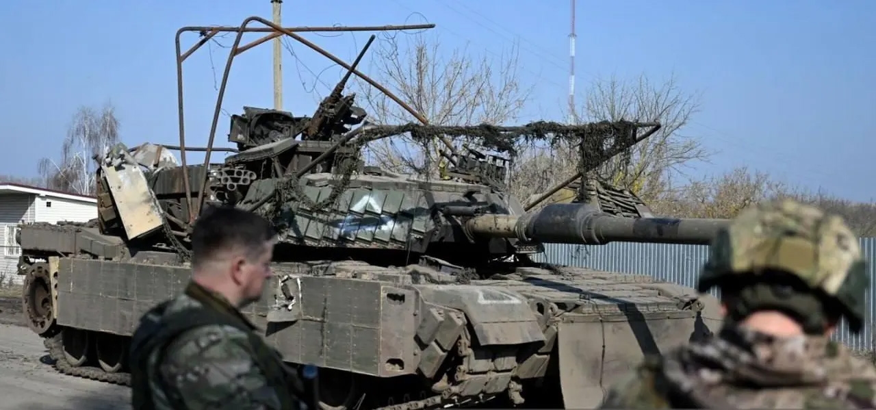 Оставленный подбитый танк M1 Abrams в Курской области