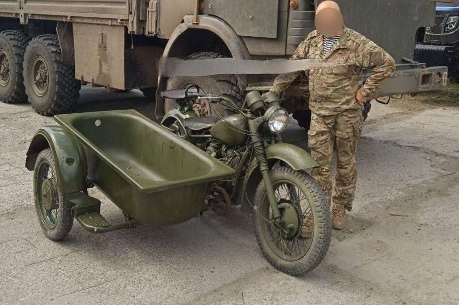 Российский штурмовой мотоцикл с ванной вместо коляски