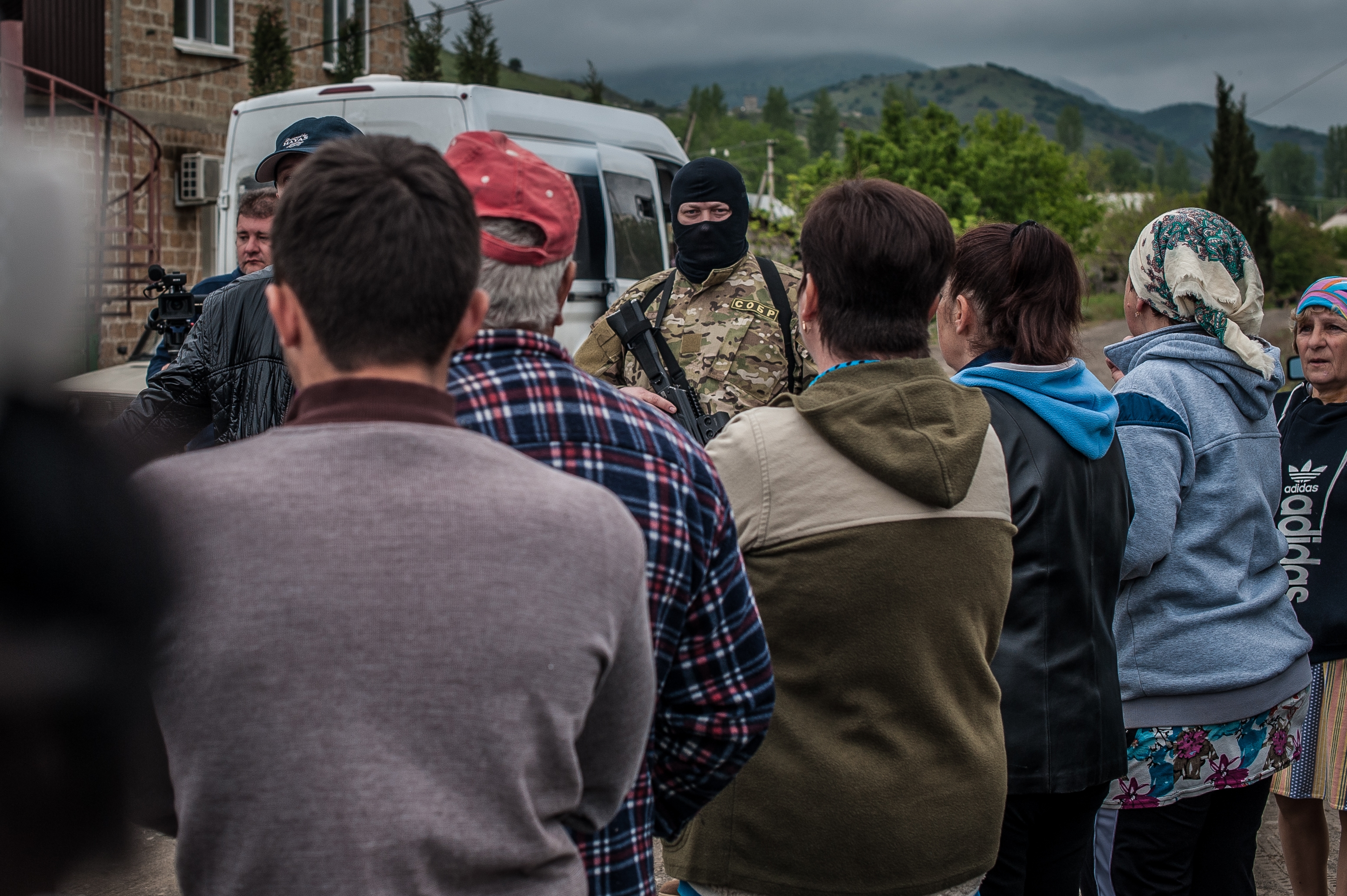 Обыски у крымских татар. Фото: Алина Смутко