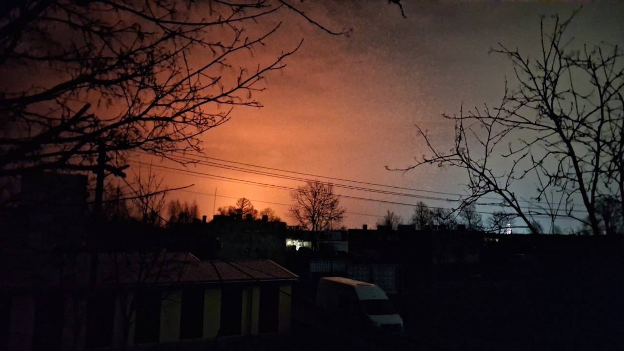 Пожар в порту Усть-Луги, 25 марта. Фото: Exilenova+